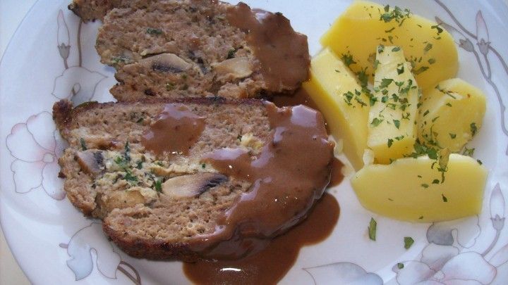 Falscher Hase gefüllt mit Kräutern, Champignons und Ei - Rezept