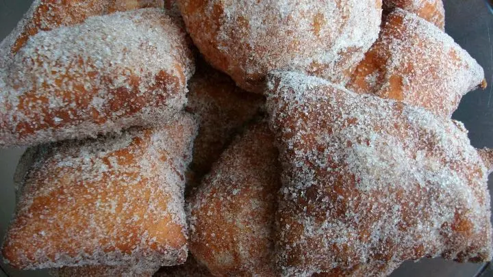 Fasnetsküchle gibt es viele. Alle ähneln sich und doch finden sich immer wieder kleine Unterschiede. Probiere mal dieses einfache Rezept!