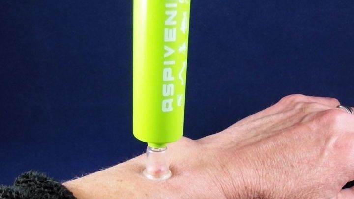 Schnelle Hilfe bei Insektenstichen: Erste Hilfe Set Aspevenin und Fenistil Gel.