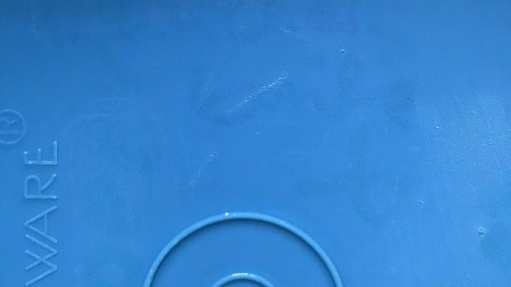 Ärgern dich die sich ständig lösenden aufgeklebten Beschriftungen auf Plastikdosen auch immer? Dann hilft dir folgender Tipp. Mehr erfahren.
