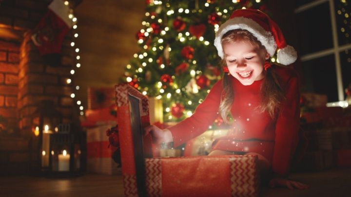 Wer bringt denn nun die Geschenke zu Weihnachten? Der Weihnachtsmann, das Christkind oder doch der Nikolaus?