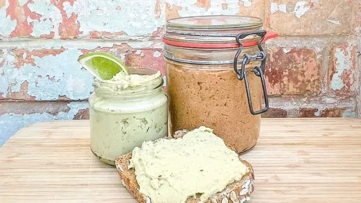 Hol dir cremige Ideen fürs Frühstück & Abendbrot: mit wenigen Zutaten bringst du vegane Vielfalt auf den Tisch.