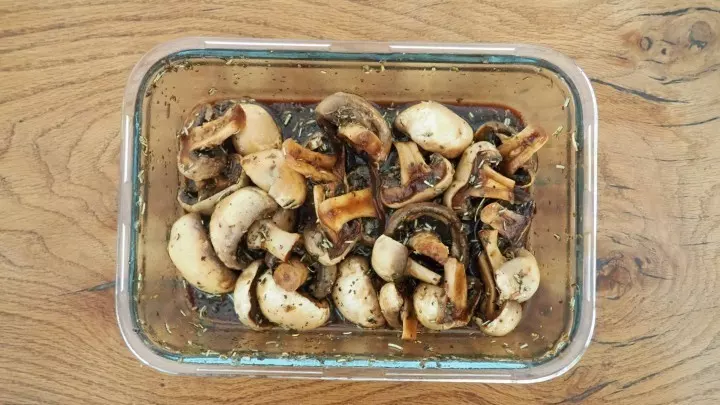 Eingelegte Balsamico-Pilze zum Grillen