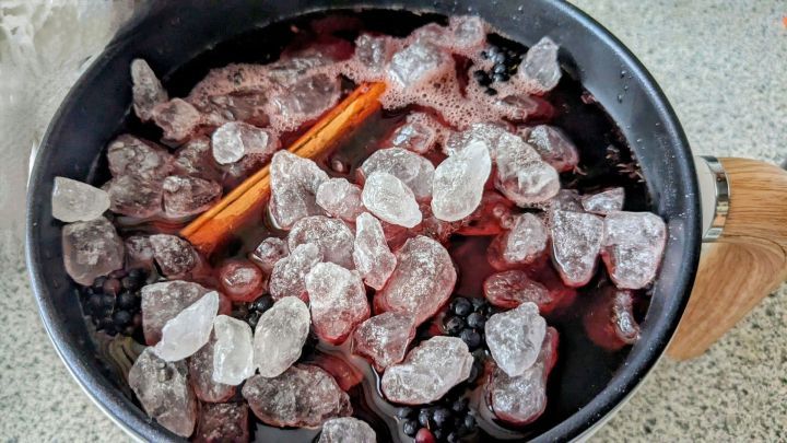 Brombeerlikör &amp; Brombeermarmelade selber machen - Rezept | Frag Mutti