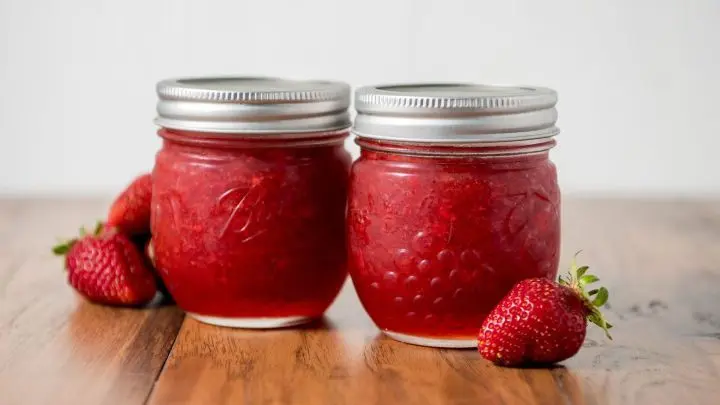 Frisch gemacht schmeckt Marmelade und Konfitüre einfach am besten. Damit sie möglichst lange ihr Aroma behält, gibt es einen entscheidenden Trick.