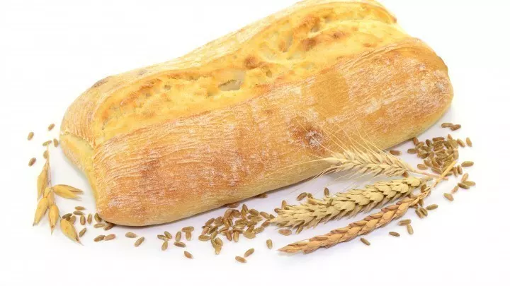 Ciabatta bedeutet auf Italienisch „Pantoffel“. Dieser Begriff rührt daher, dass die flache, längliche Form des Brotes der einer Ciabatta ähnelt.