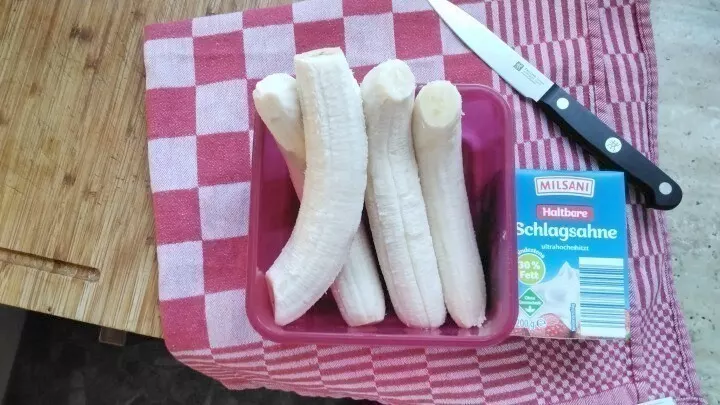 Außen braun, innen goldgelb und herrlich süß - aus den Bananen entsteht ein wunderschönes Dessert. Ganz ohne Zucker 