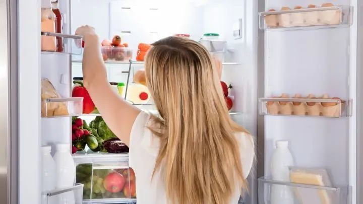 Unordnung im Kühlschrank? Hier erfährst du, wie du deinen Kühlschrank in nur 5 Schritten organisieren kannst. Jetzt Tipps lesen und loslegen!