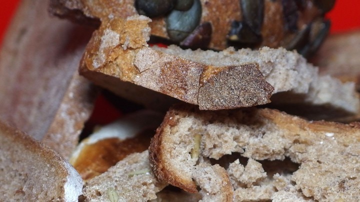 Trockenes Brot = Chips für Hunde Frag Mutti