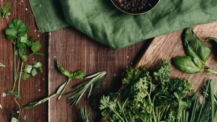 Was wären italienische Gerichte ohne ihre Kräuter? Hier findest du eine Übersicht der beliebtesten Gewürze der italienischen Küche.