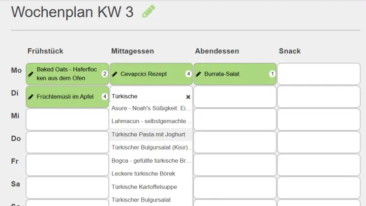 Du fügst ein Rezept zum Wochenplan hinzu, indem du den Namen eines Gerichts eintippst. Dann kannst du aus verschiedenen Frag Mutti-Rezepten eines auswählen.