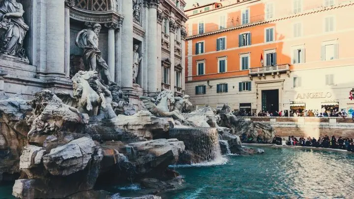 In diesem Brunnen (Trevi) in Rom drehte Anita Ekberg die legendäre Szene des Films La Dolce Vita. 