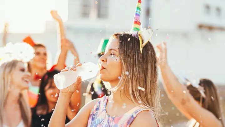 Wasser trinken nicht vergessen! Insbesondere an sehr heißen Tagen solltest du darauf gut achten.