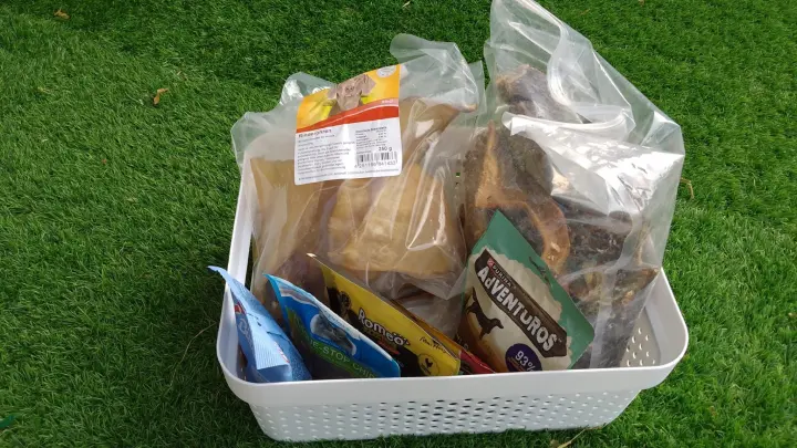 Hier ist die Kategorie Hund Knabbereien zu sehen. Da dies mehr Platz benötigte, habe ich eine große Box hierfür verwendet.