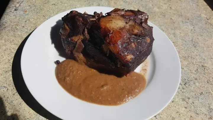 Zaubere mit diesem raffinierten Bratenrezept winterliche Festtagsstimmung auf deinen Tisch und verwöhne deine Liebsten!