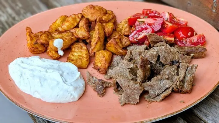 Spring mit auf die Trendwelle und probiere den Backpapier-Döner aus – mit diesem Rezept sogar im Airfryer!