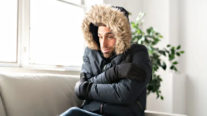 Kalte Ecken trotz Heizen? Hier sind unsere Tipps, um Zugluft in der Wohnung loszuwerden & die Wohnung gemütlicher zu machen.