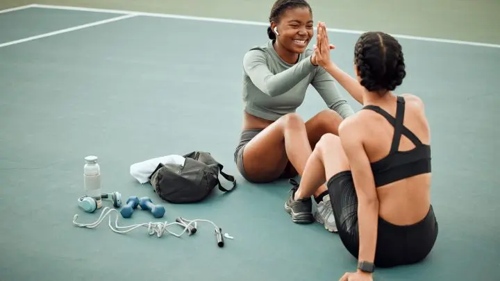 Sport oder andere Freizeitaktivitäten sind ideal, um Freunde zu finden, denn euch verbindet direkt ein gemeinsames Interesse. Sport oder andere Freizeitaktivitäten sind ideal, um Freunde zu finden, denn euch verbindet direkt ein gemeinsames Interesse.