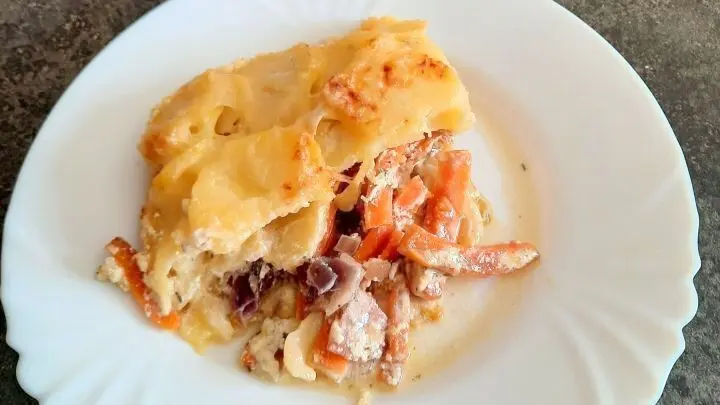 Unser überbackener Spitzkohl mit Gemüse und Rahmsoße ergab eine wunderbar schmackhafte Mahlzeit. Unser überbackener Spitzkohl mit Gemüse und Rahmsoße ergab eine wunderbar schmackhafte Mahlzeit.