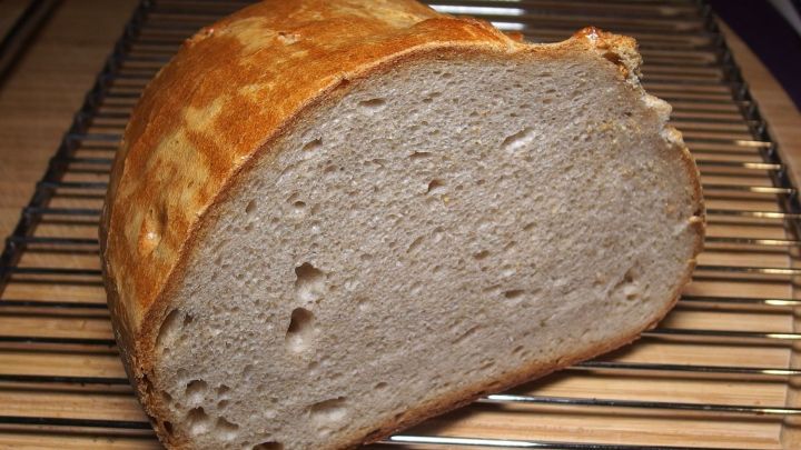 Vorrats-Tipp: Wenn ihr ein Brot, Brötchen, Zopf, Pizzateig (aus Hefe) selber gebacken habt, nehmt es aus dem Ofen raus und gebt es lauwarm in den Tiefkühler.