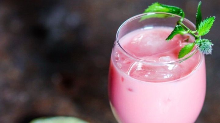 Der Pink Flamingo ist ein fruchtiger Cocktail aus Amaretto, Batida de Coco und Kirschsaft. Lecker, fruchtig und exotisch!