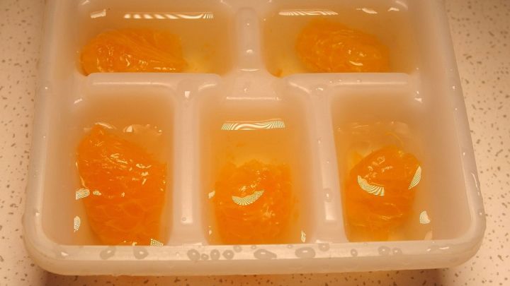 Ganz tolle Eiswürfel aus den unterschiedlichsten Früchten: viel besser als diese ollen durchsichtigen Wasserklumpen.