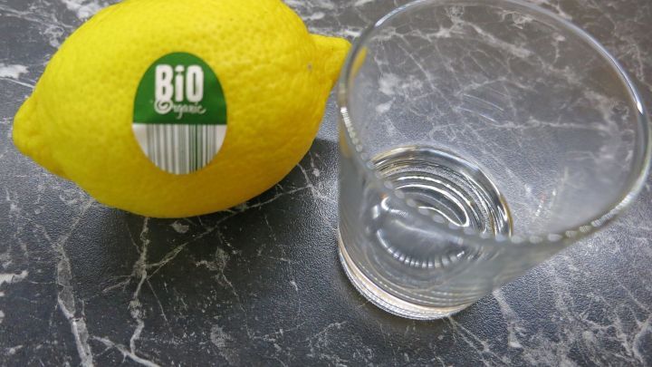Mit einem vollen Schnapsglas frischgepressten Zitronensaft wirst du Durchfall auf der Stelle los.