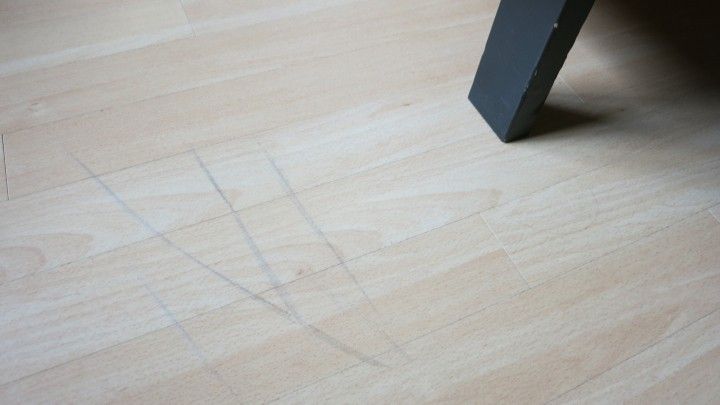 Schuh Streifen Auf Linoleum Steinboden Mit Margarine Entfernen