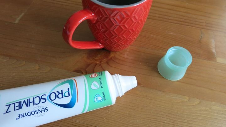 kaffeeraender mit zahnpasta entfernen