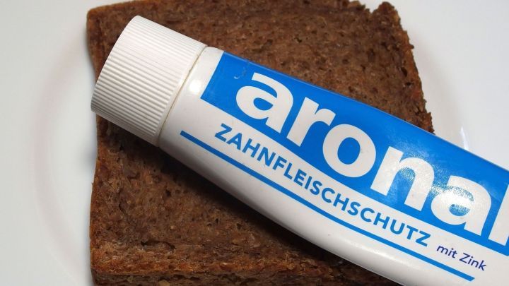 Ein Tipp zum Schmunzeln: Wenn man es morgens eilig hat - Frühstück und Zähneputzen in einem.