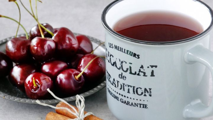 Heißer Kirschsaft ersetzt den Kinderpunsch und ist sehr angenehm in der kalten Jahreszeit! Es ist auch kein extra Zucker nötig wie bei Früchtetee.