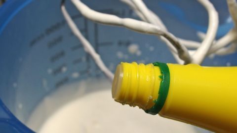 Sahne wird sofort steif mit etwas Zitronensaft.