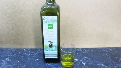 Wunderbar weiche Haut und preiswerte Körperpflege mit nachhaltigem Effekt - baden mit Olivenöl - einfach ausprobieren, es macht Spaß.