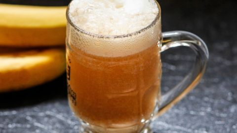 Bananenweizen hast du sicher schon mal gehört. Aber auch ein Pils schmeckt super mit Bananensaft. Probiere es aus.