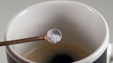 Aromatischeren Kaffee erhält man, wenn dem Kaffeepulver, eine Prise Salz zugegeben wird