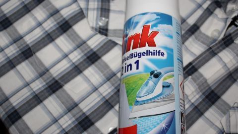 Bügelhilfe: Das gibt es bei Schlecker, Edeka und Co. Ist auch nicht teuer.