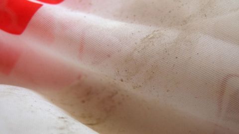 Stockflecken in Wäsche mit Buttermilch entfernen.