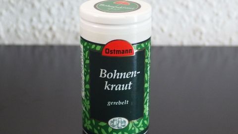 Statt Thymian kann man getrocknetes Bohnenkraut zum Würzen verwenden.