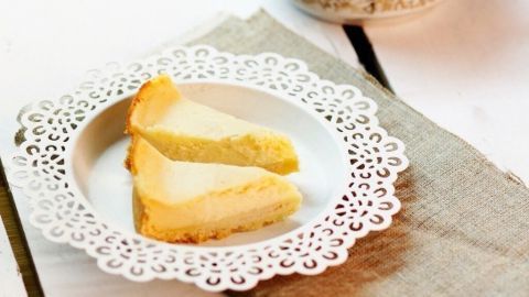 Mit Gelierzucker wird die Masse für Käsekuchen stabiler und fällt nach dem Backen nicht zusammen.