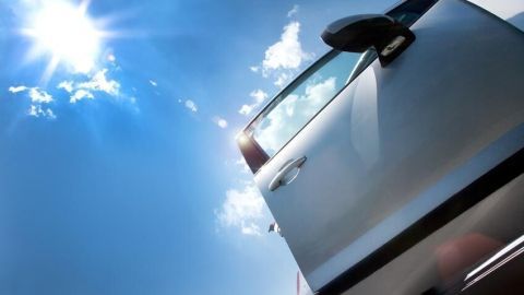 Auto Ausstieg - Stromschlag vermeiden