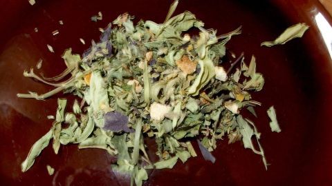 Man kann Kr&auml;uter sowie Obst hervorragend in einem W&auml;schetrockner trocknen: Man sollte sie einfach in ein gro&szlig;poriges S&auml;ckchen geben und ab in den W&auml;schetrockner.