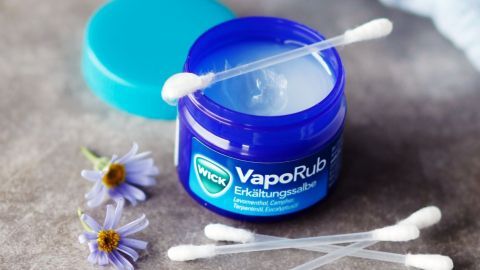 Eine sehr gute und günstige Methode gegen Nagelpilz: Mit Vick Vaporup nach 6 Monaten pilzfrei.
