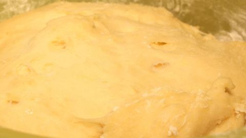 Mit dem Backofen die Gehzeit beim Hefeteig halbieren.