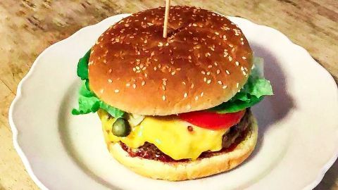 Bei der Bestellung einfach einen BigMC ohne Gurke bestellen (oder einen TS ohne Tomate) und schon wird der Burger frisch zubereitet und man bekommt ihn "heiß" serviert.