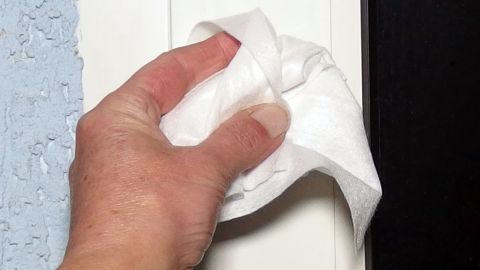 Nikotin an Fensterrahmen und Fenstern entfernen mit Zitronensäure.