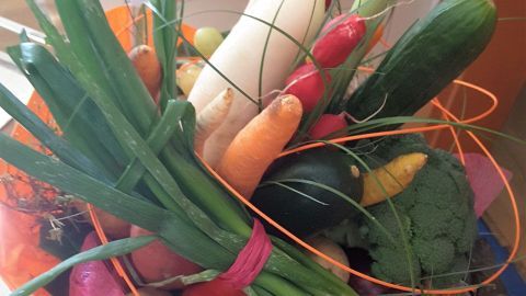 Tolle Idee: Einfach mal einen "Blumenstrauße" aus verschiedenem Gemüse verschenken!