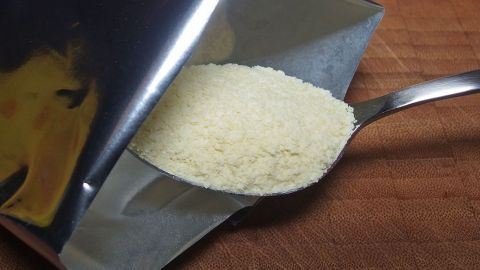 Schnitzel schmecken sehr lecker, wenn man sie mit Kartoffelpüreepulver paniert.