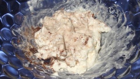Schlagsahne aufpeppen und verfeinern mit Cappuccino- oder Kakaopulver.