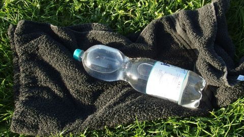 So kannst du Getränke in der Sonne kühlen - einfach mal ausprobieren!