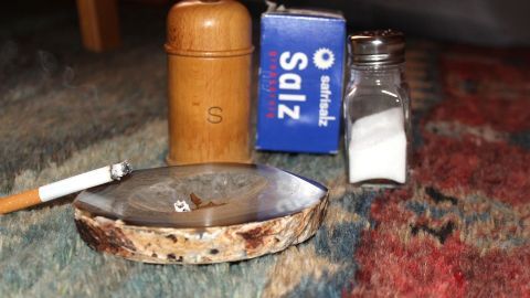 salz gegen brandloecher im teppich